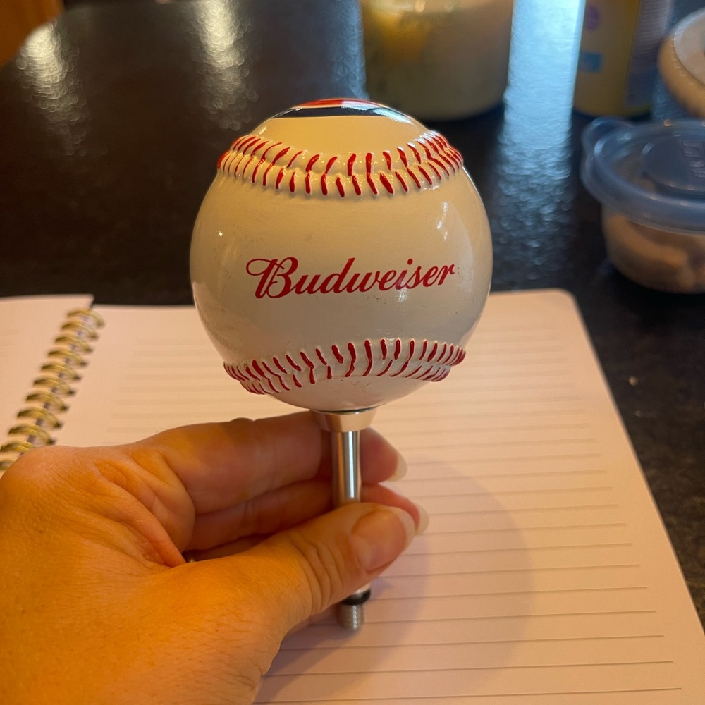 Budweiser CUBS tap handle topper
